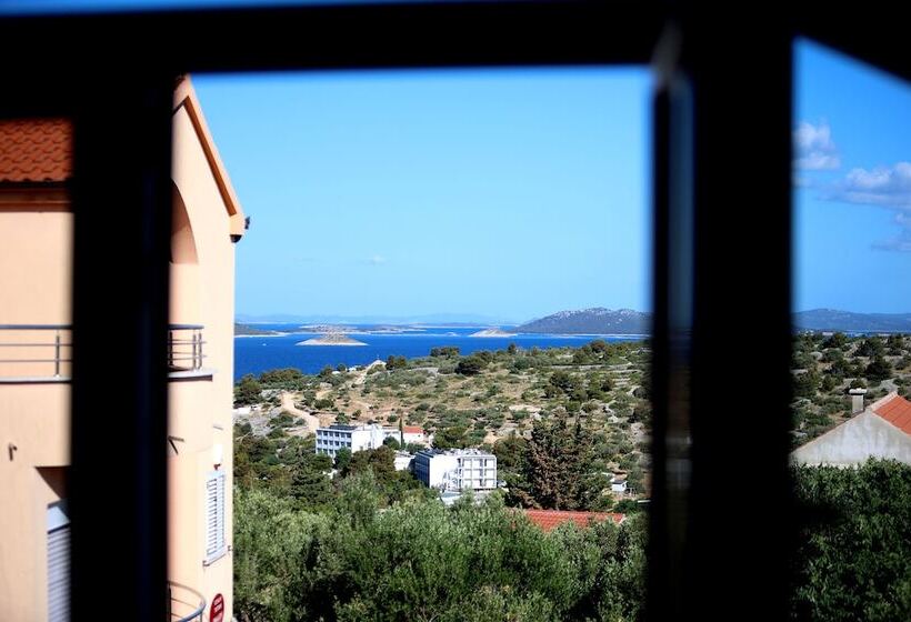 جناح ديلوكس مطل على البحر, Murter