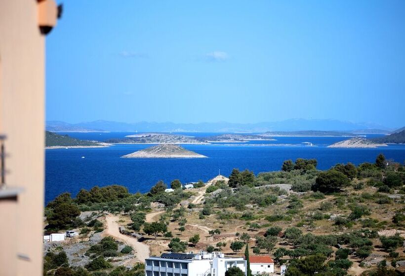 جناح ديلوكس مطل على البحر, Murter