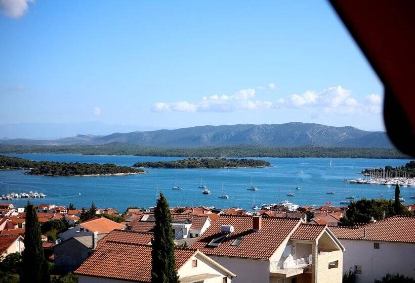 جناح ديلوكس مطل على البحر, Murter