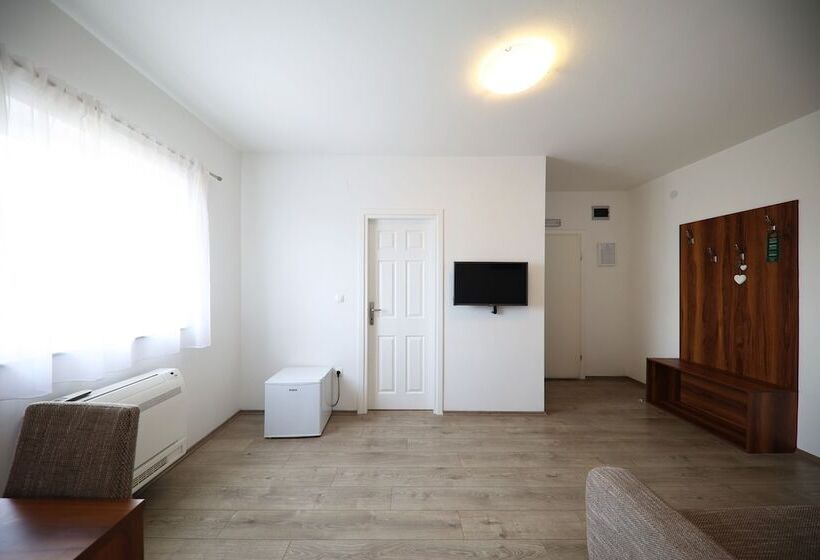 غرفة ديلوكس مطلّة علي البحر مزوَّدة بشُرفة, Murter