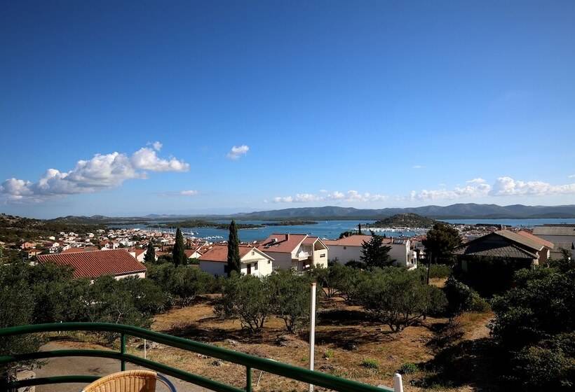 غرفة ديلوكس مطلّة علي البحر مزوَّدة بشُرفة, Murter