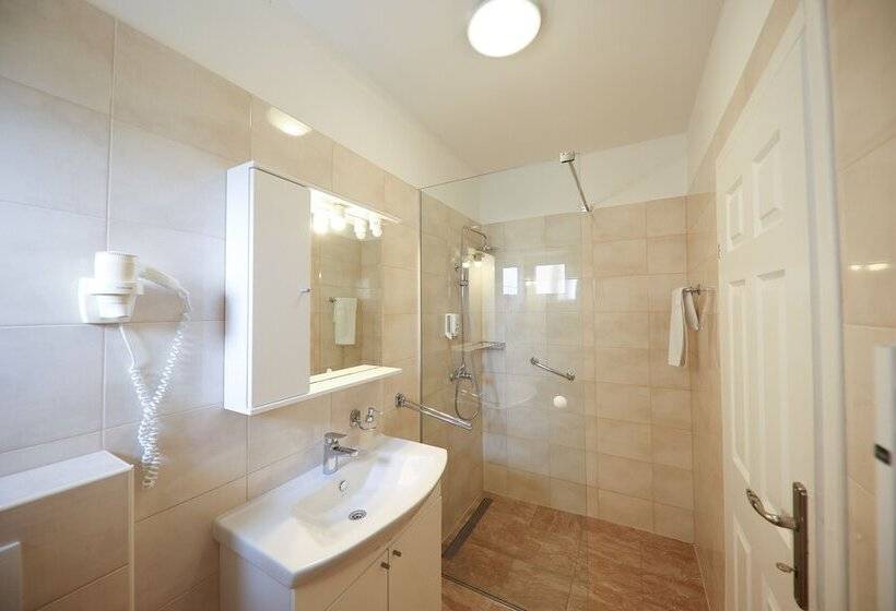 غرفة ديلوكس مطلّة علي البحر مزوَّدة بشُرفة, Murter