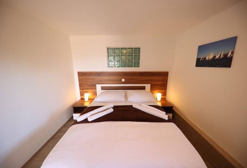 جناح مطل على المدينة, Murter