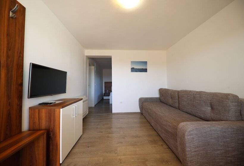 جناح مطل على المدينة, Murter