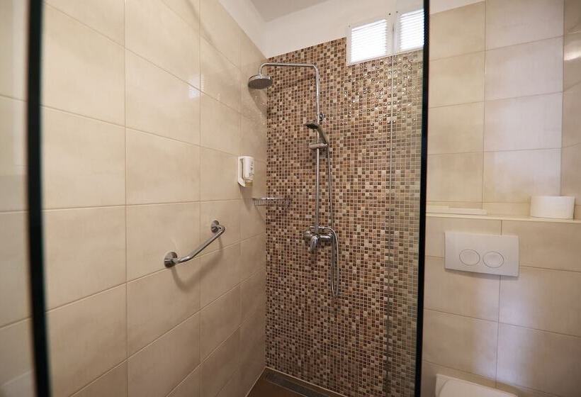 جناح ديلوكس مطل على البحر, Murter