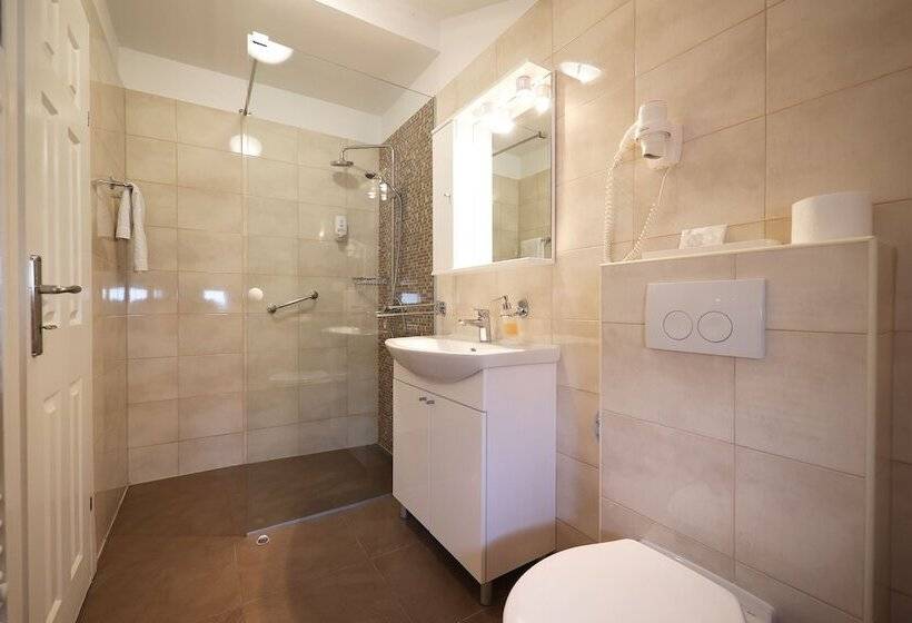 جناح مزود بتراس, Murter