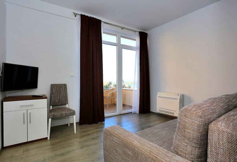 غرفة قياسية مطلّة علي البحر مزوَّدة بشُرفة, Murter