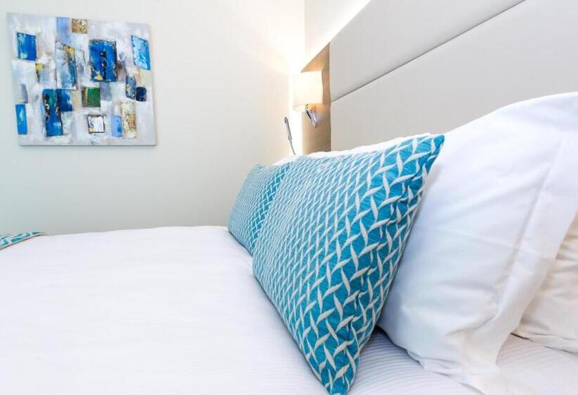 جناح مطلّ علي حمام السباحة, Petrčane