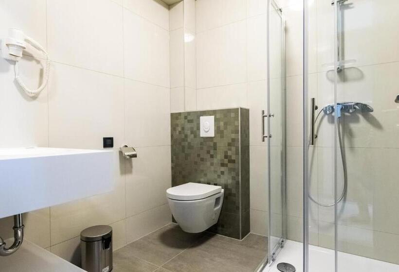 غرفة قياسية, Petrčane