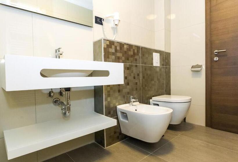 غرفة ديلوكس رباعية, Petrčane