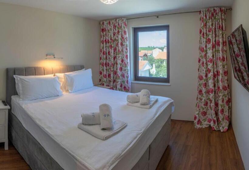 جناح مطلّ علي البحر, Petrčane