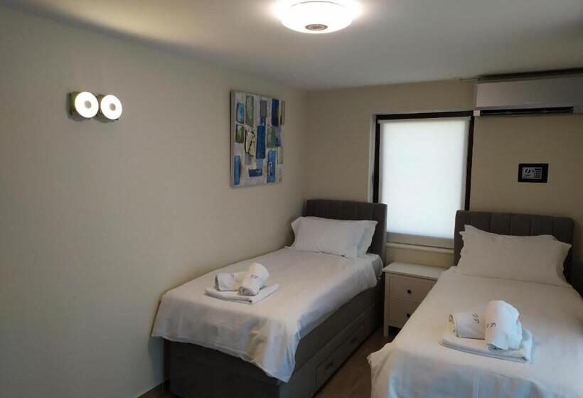 جناح مطلّ علي البحر, Petrčane