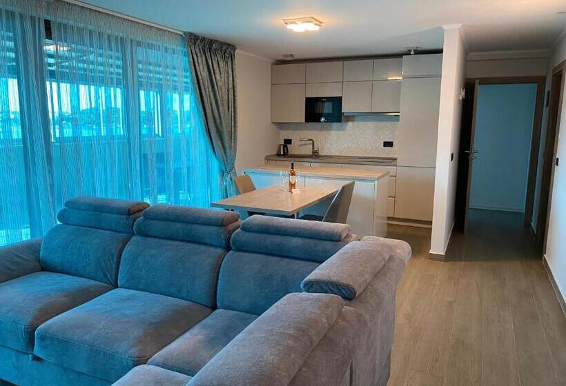 شقة غرفة نوم واحدة مزودة بتراس مطلة على البحر, Petrčane