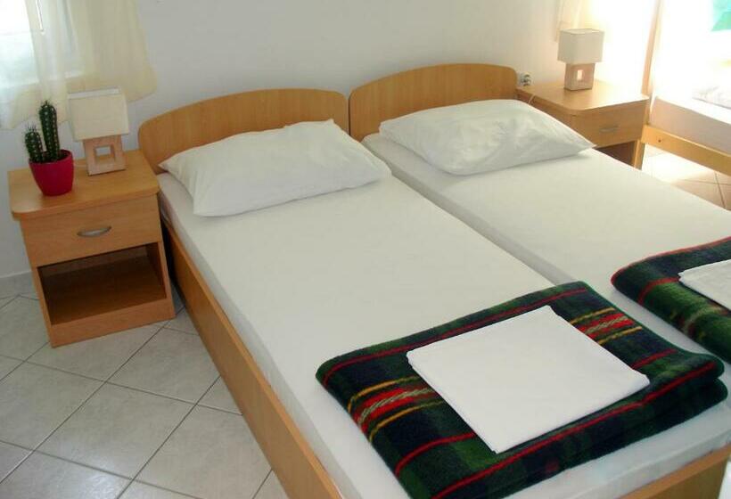 Номер Стандарт Совместная Ванная, Hostel Amfora