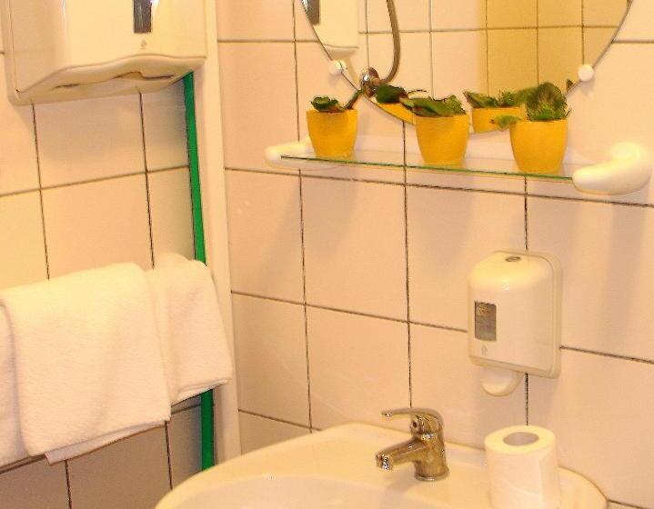 Номер Стандарт Четырехместный Совместный Санузел, Hostel Amfora