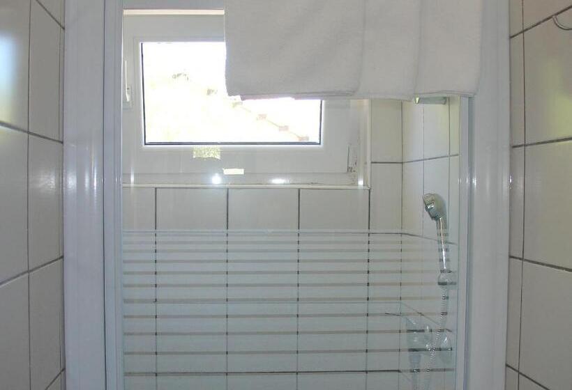 חדר סטנדרטי לארבעה עם חדר אמבטיה משותף, Hostel Amfora