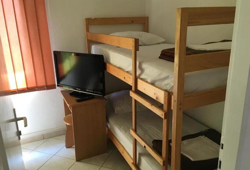 Четырехместный Номер Стандарт, Hostel Amfora