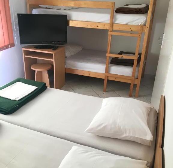 חדר סטנדרט לארבעה, Hostel Amfora