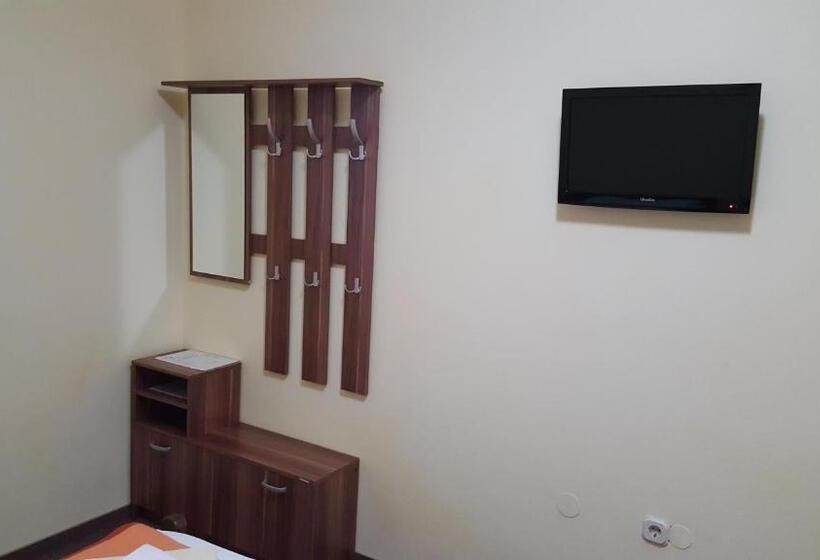 חדר סטנדרט לשלושה, Hostel Kristal