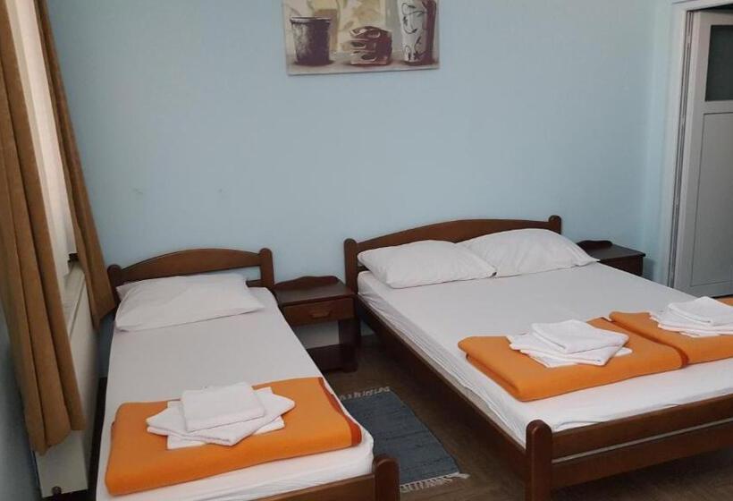 חדר משפחתי, Hostel Kristal