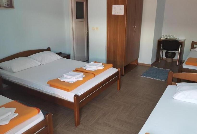 חדר משפחתי, Hostel Kristal