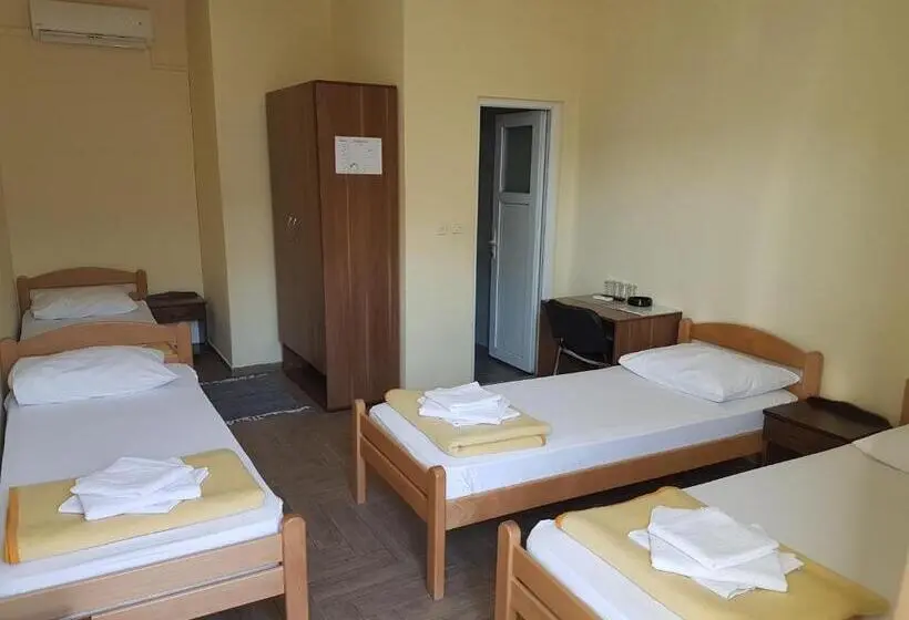スタンダード4人部屋, Hostel Kristal