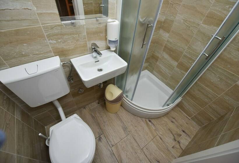 4 Bett Standardzimmer, Hostel Zrce   Adults Only