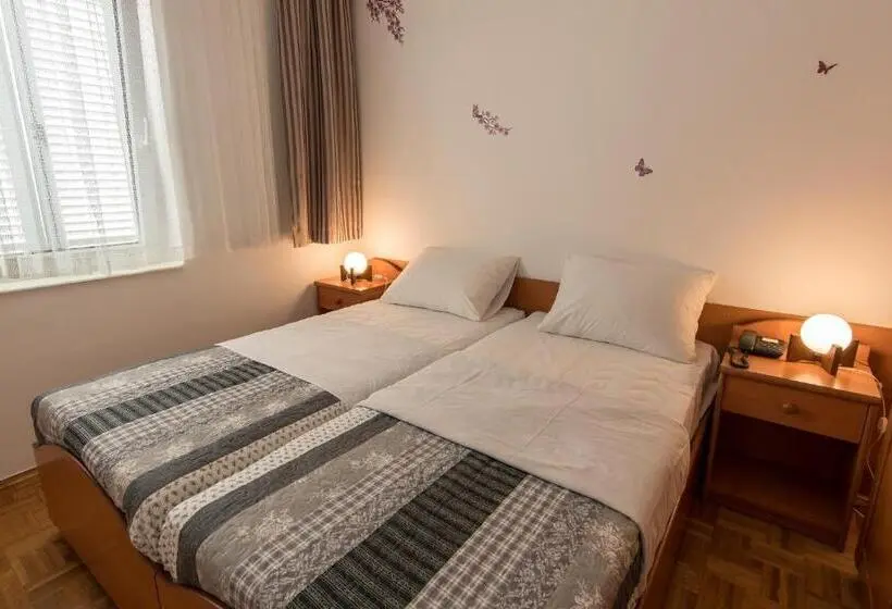 Standard Yhden Hengen Huone, Barba
