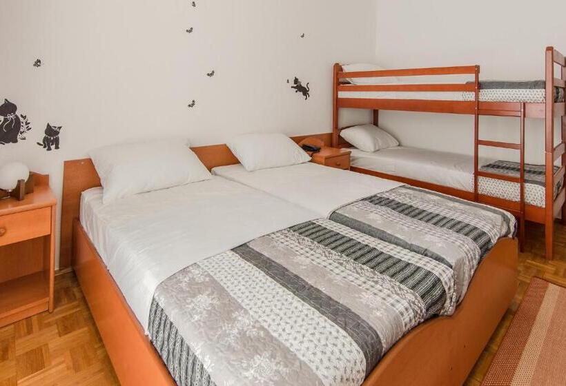 발코니가 있는 4인용 스탠다드 룸, Barba