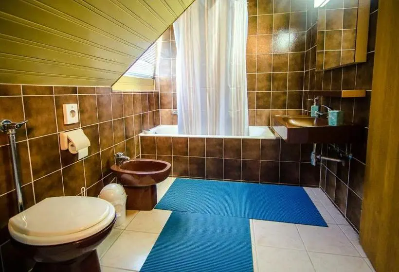 スタンダード４人部屋, Apartment & Rooms Miboti