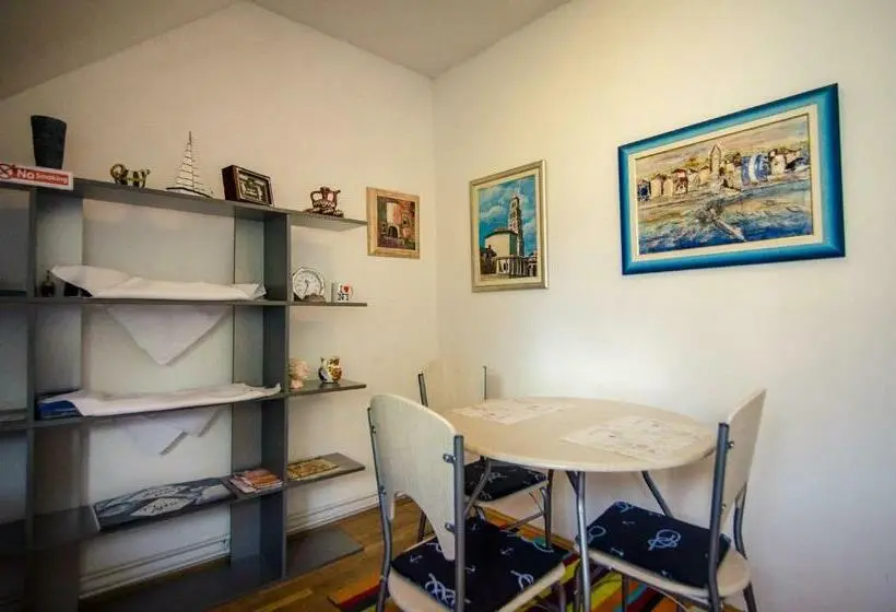 スタンダード４人部屋, Apartment & Rooms Miboti