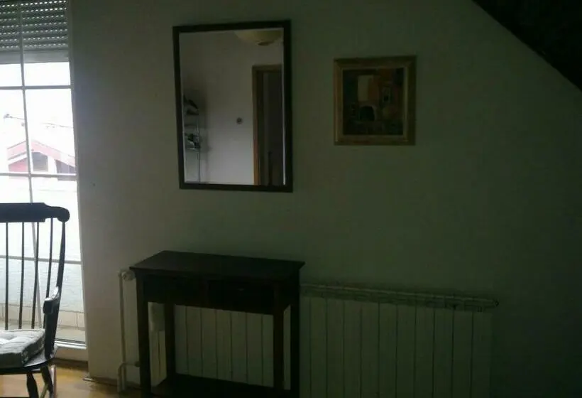 スタンダード４人部屋, Apartment & Rooms Miboti