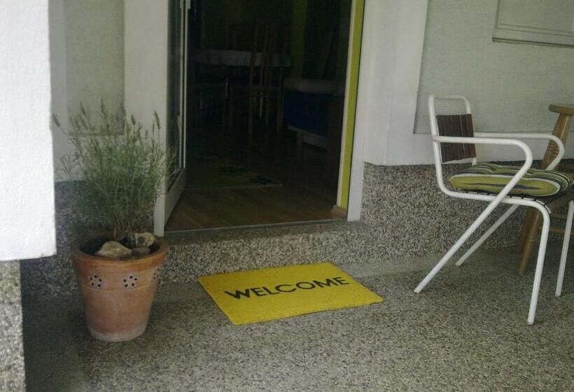 Апартаменты 2 Спальни, Apartment & Rooms Miboti