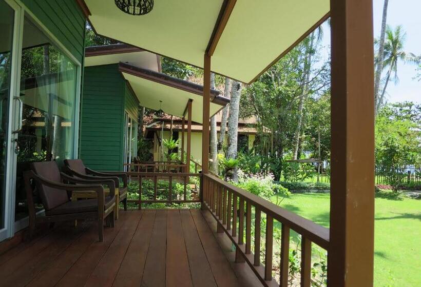 Superior bungalow with sea view, Bangbaobeach Resort