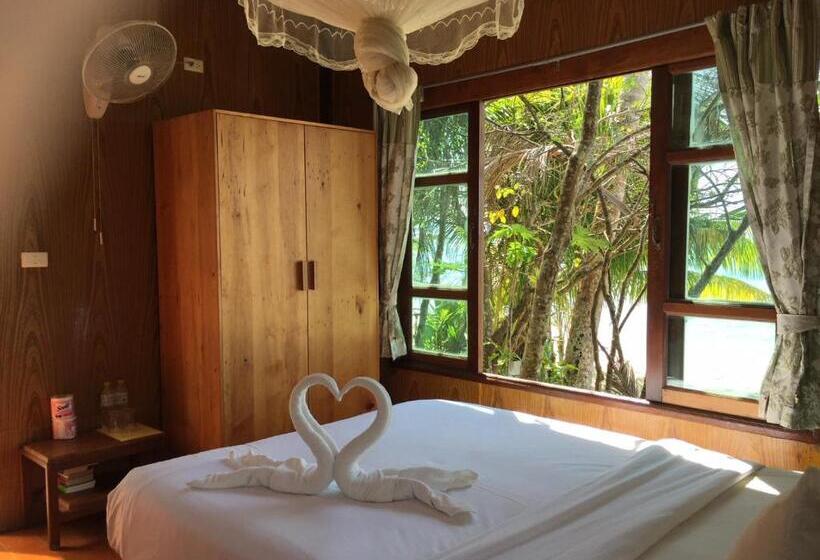 스탠다드 방갈로, Bangbaobeach Resort