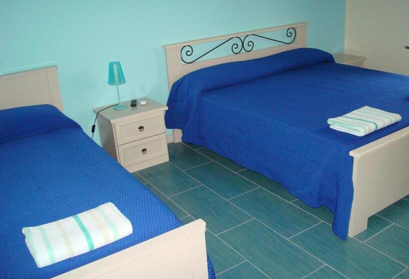 Трехместный Номер Стандарт с Балконом, Guest House Mare E Luna