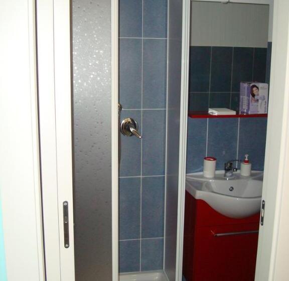 带阳台的三人标准间, Guest House Mare E Luna