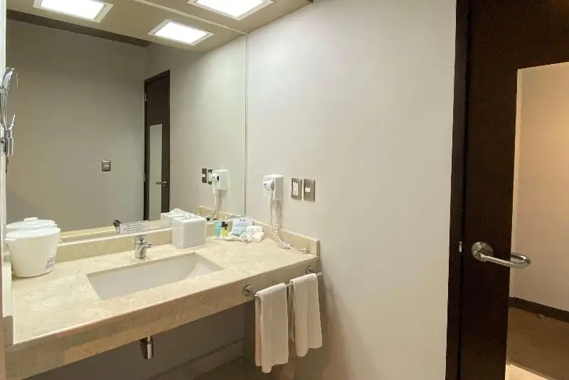 キングサイズベッドのスタンダードルーム, Best Western Plus Santa Cecilia Pachuca