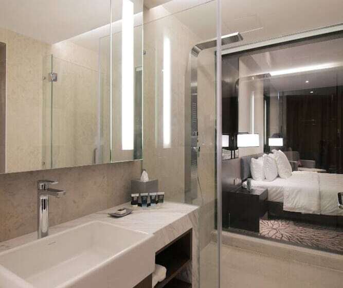 Номер Клуб, Impiana Hotel Senai