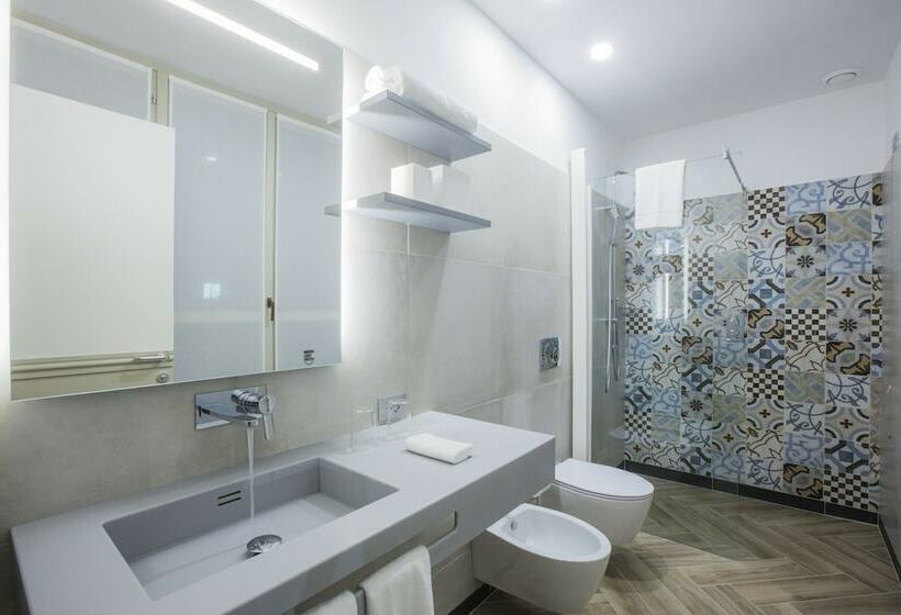 Superior Room with Terrace, Indigo Milan Corso Monforte, An Ihg