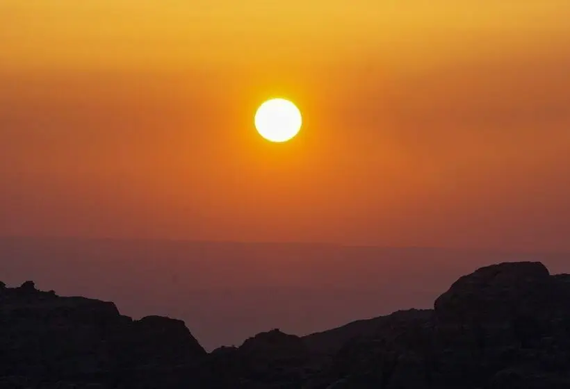 اتاق استاندارد چهار تخته, Petra By Night