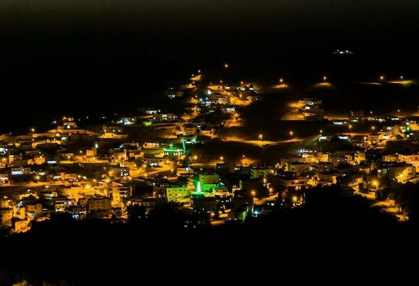 اتاق استاندارد چهار تخته, Petra By Night