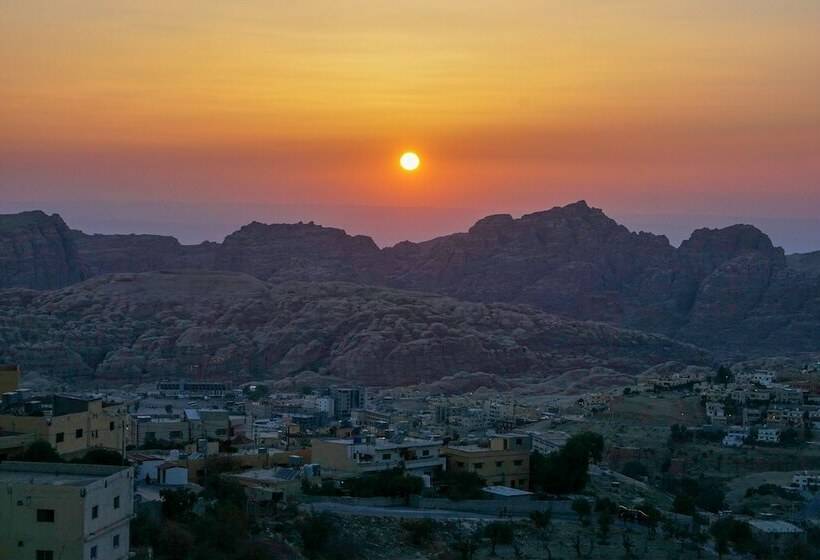 اتاق لوکس یک تخته, Petra By Night