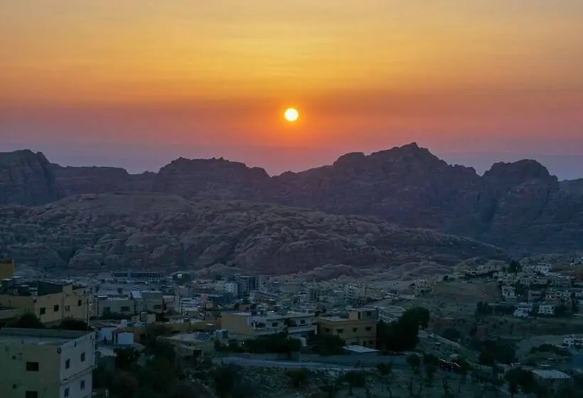اتاق لوکس یک تخته, Petra By Night