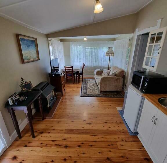 자쿠지 스위트, Shelton Lea