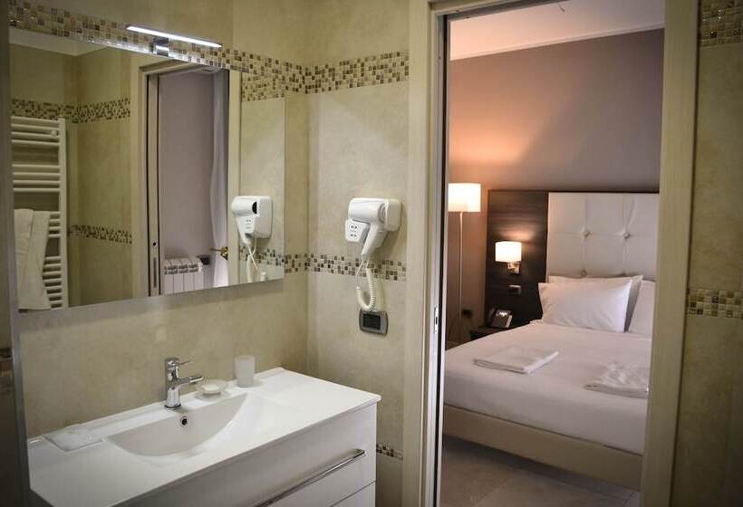 Номер Deluxe с Балконом, Brain Rooms & Suite