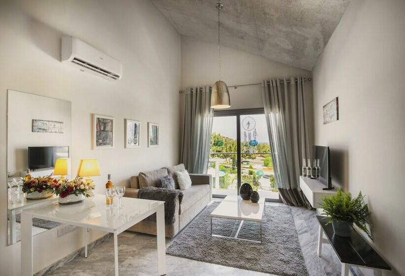 جناح ديلوكس, Latchi Escape Hotel & Suites