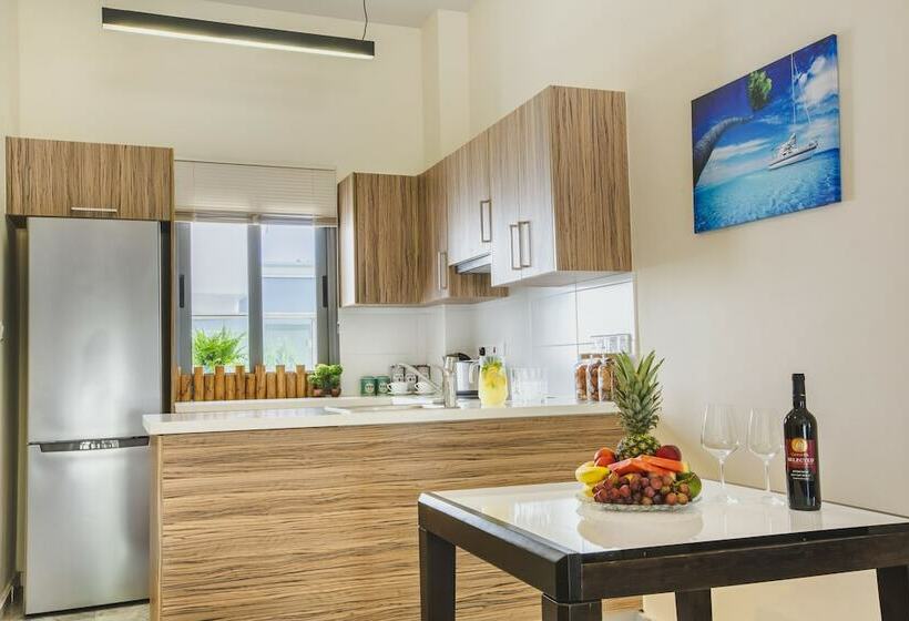 جناح ديلوكس, Latchi Escape Hotel & Suites