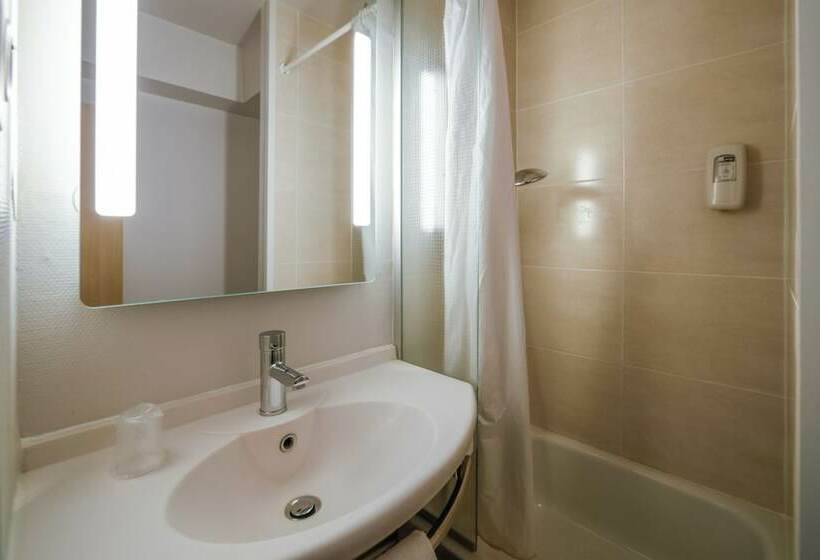 Четырехместный Номер Стандарт, B&b Hotel Nantes Atlantis Le Zenith