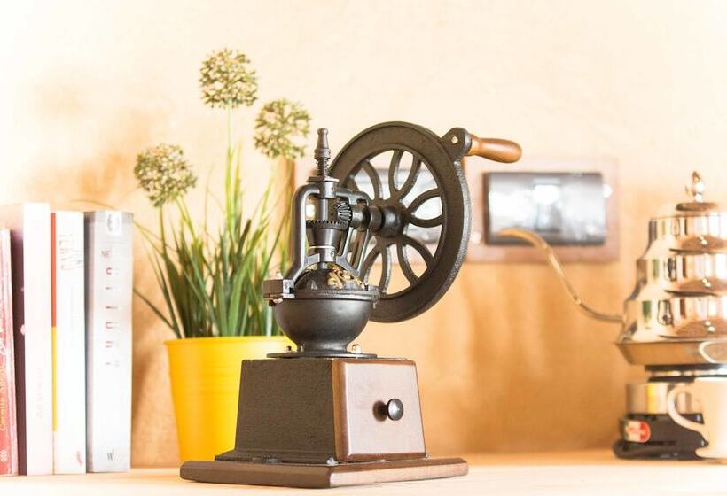 جناح عائلي, The Mud